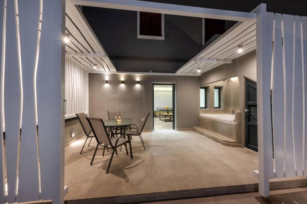 סנטוריני Christianna & George Luxury Hot Tub Apartment מראה חיצוני תמונה