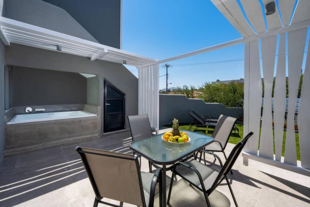 סנטוריני Christianna & George Luxury Hot Tub Apartment מראה חיצוני תמונה
