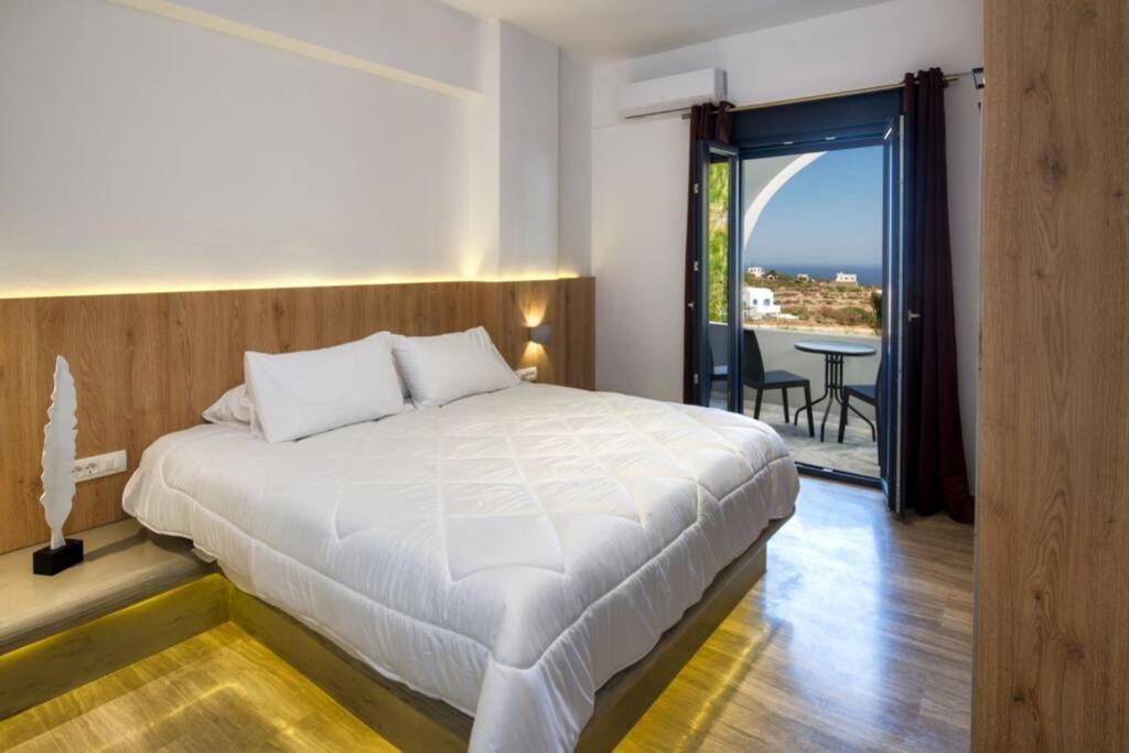 סנטוריני Christianna & George Luxury Hot Tub Apartment מראה חיצוני תמונה