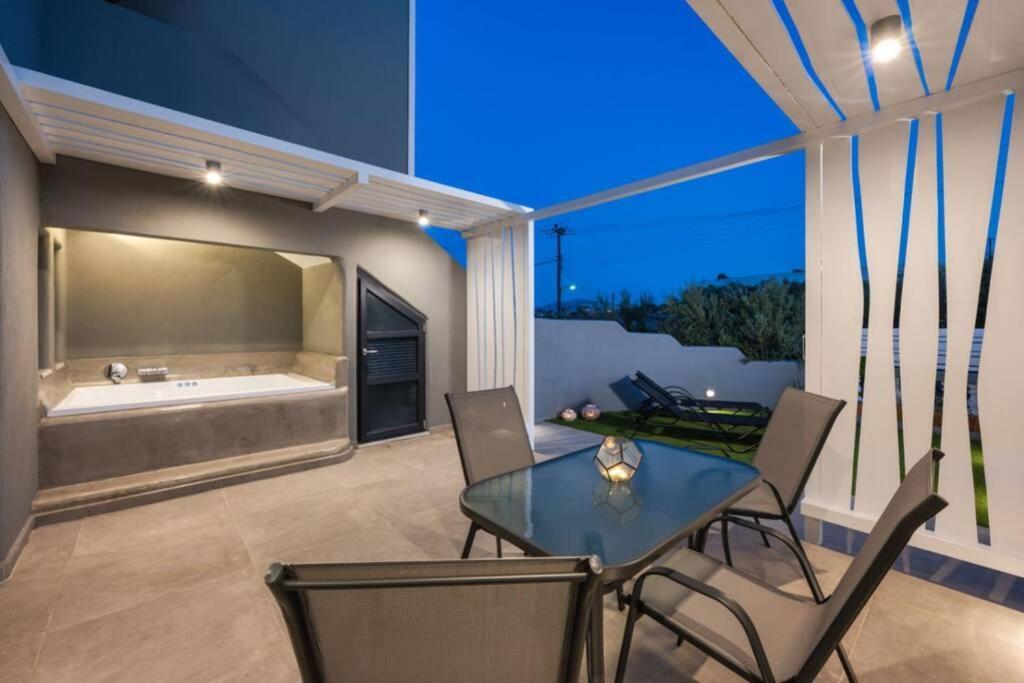 סנטוריני Christianna & George Luxury Hot Tub Apartment מראה חיצוני תמונה